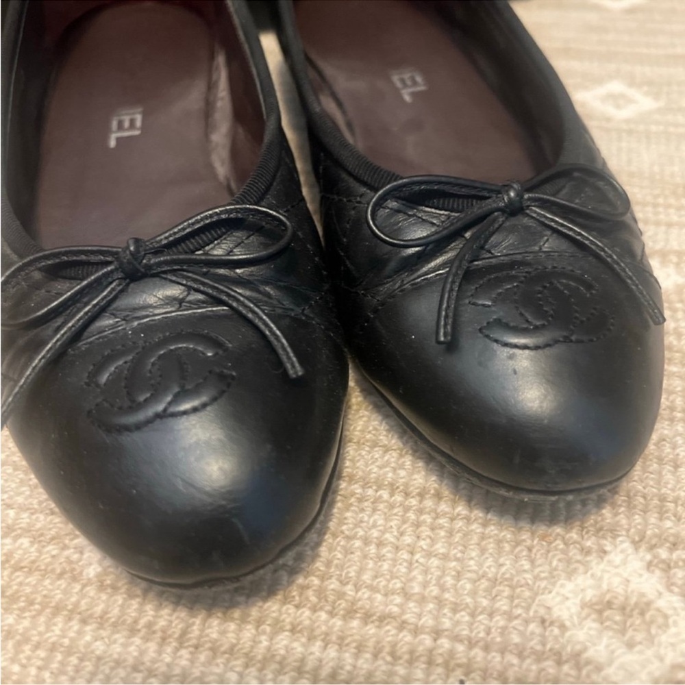 CHANEL Black Quilted Leather Flats - Picture 7 of 8